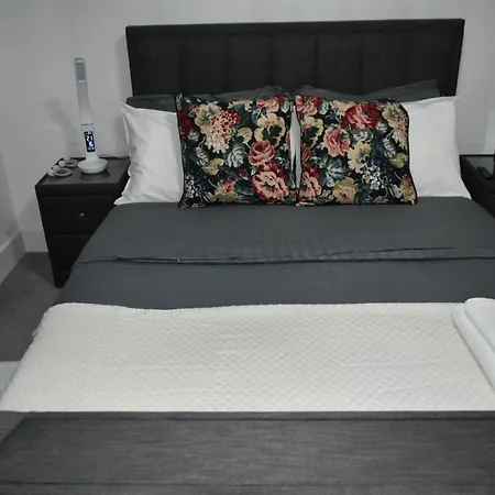 A Private En-Suite Bedroom In Bromley-By-Bow Londres Extérieur photo