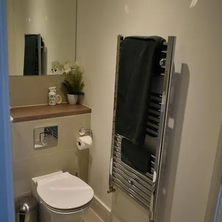 A Private En-Suite Bedroom In Bromley-By-Bow Londres Extérieur photo