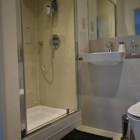 A Private En-Suite Bedroom In Bromley-By-Bow Londres Extérieur photo