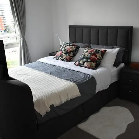A Private En-Suite Bedroom In Bromley-By-Bow Londres Extérieur photo
